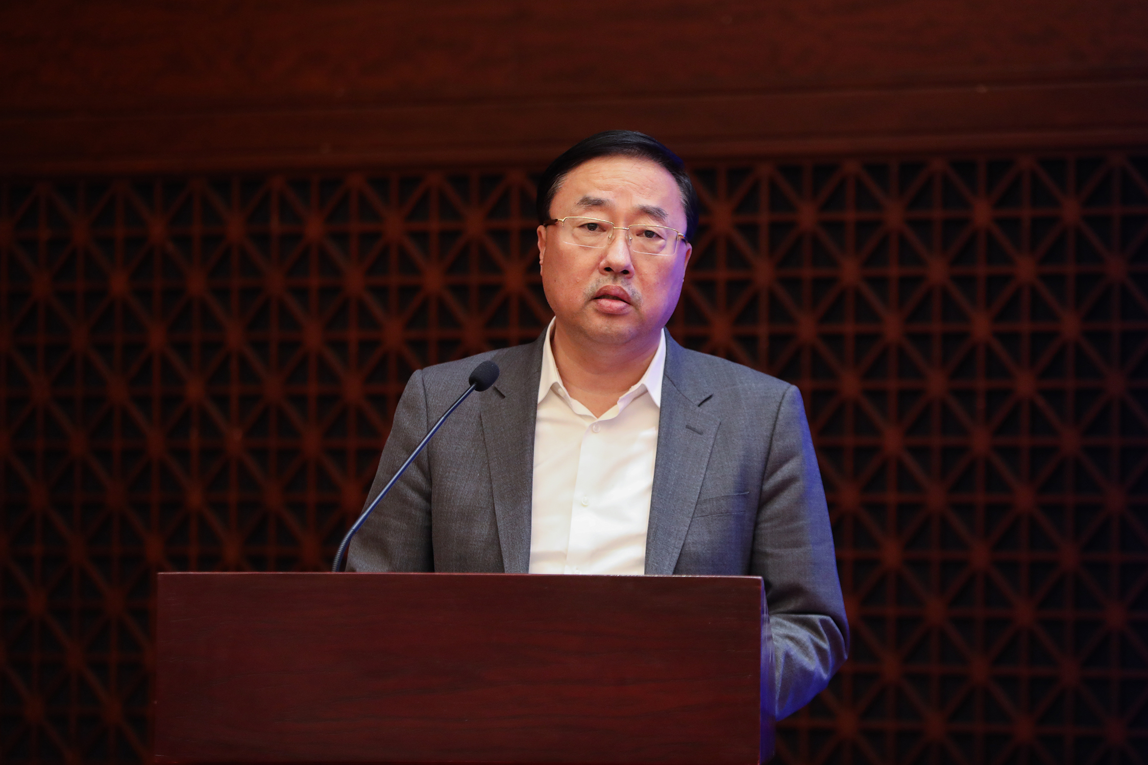 东升国际官网集团作为民企代表在全省做优做强现代构筑业合作互换会上讲话并签署战术合作和谈(图5)