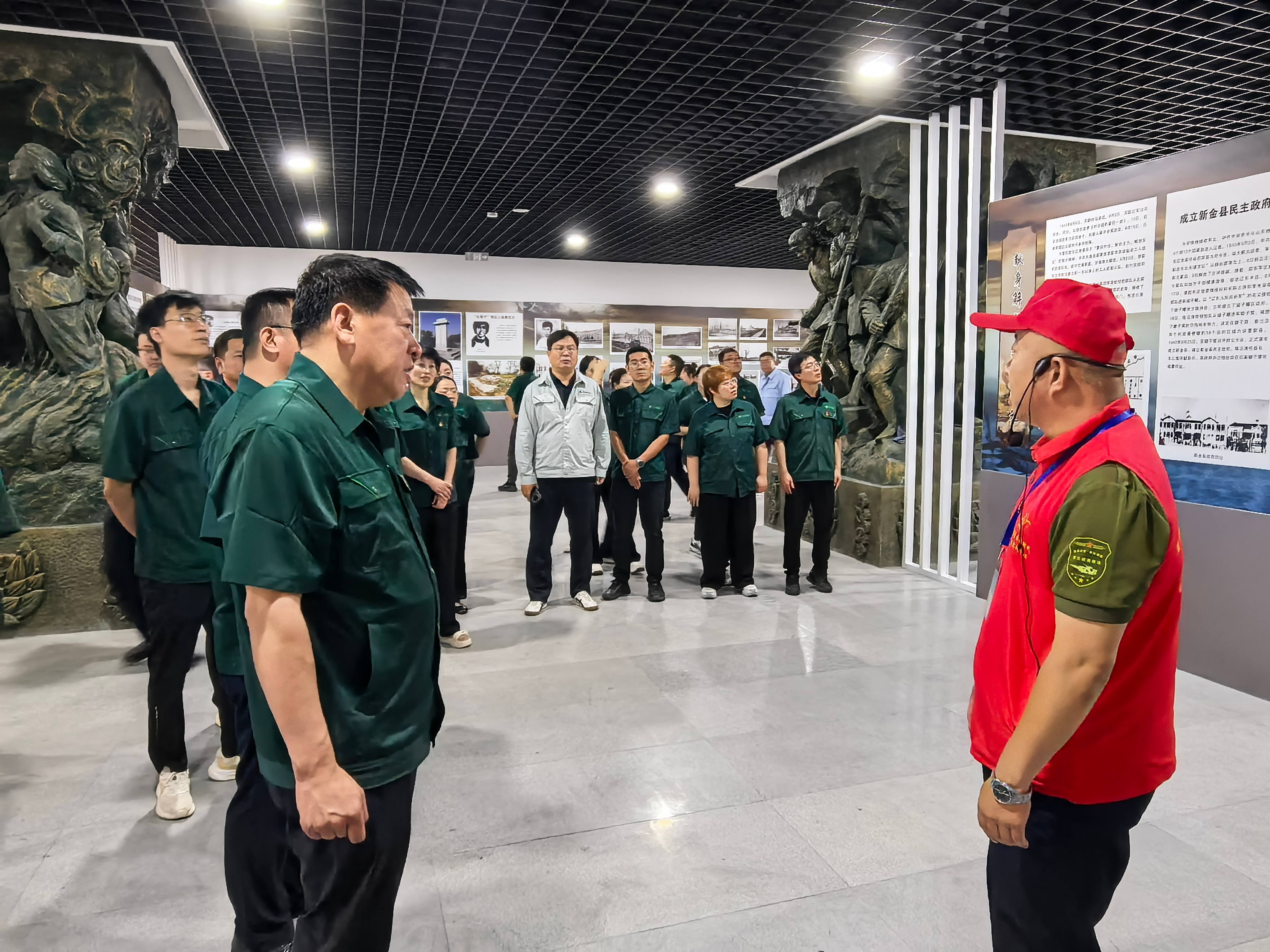 缅先烈忆峥嵘岁月 铭党恩启奋进新程? | 东升国际官网集团党总支迎七一主题党日活动(图5) 缅先烈忆峥嵘岁月 铭党恩启奋进新程? | 东升国际官网集团党总支迎七一主题党日活动(图5)