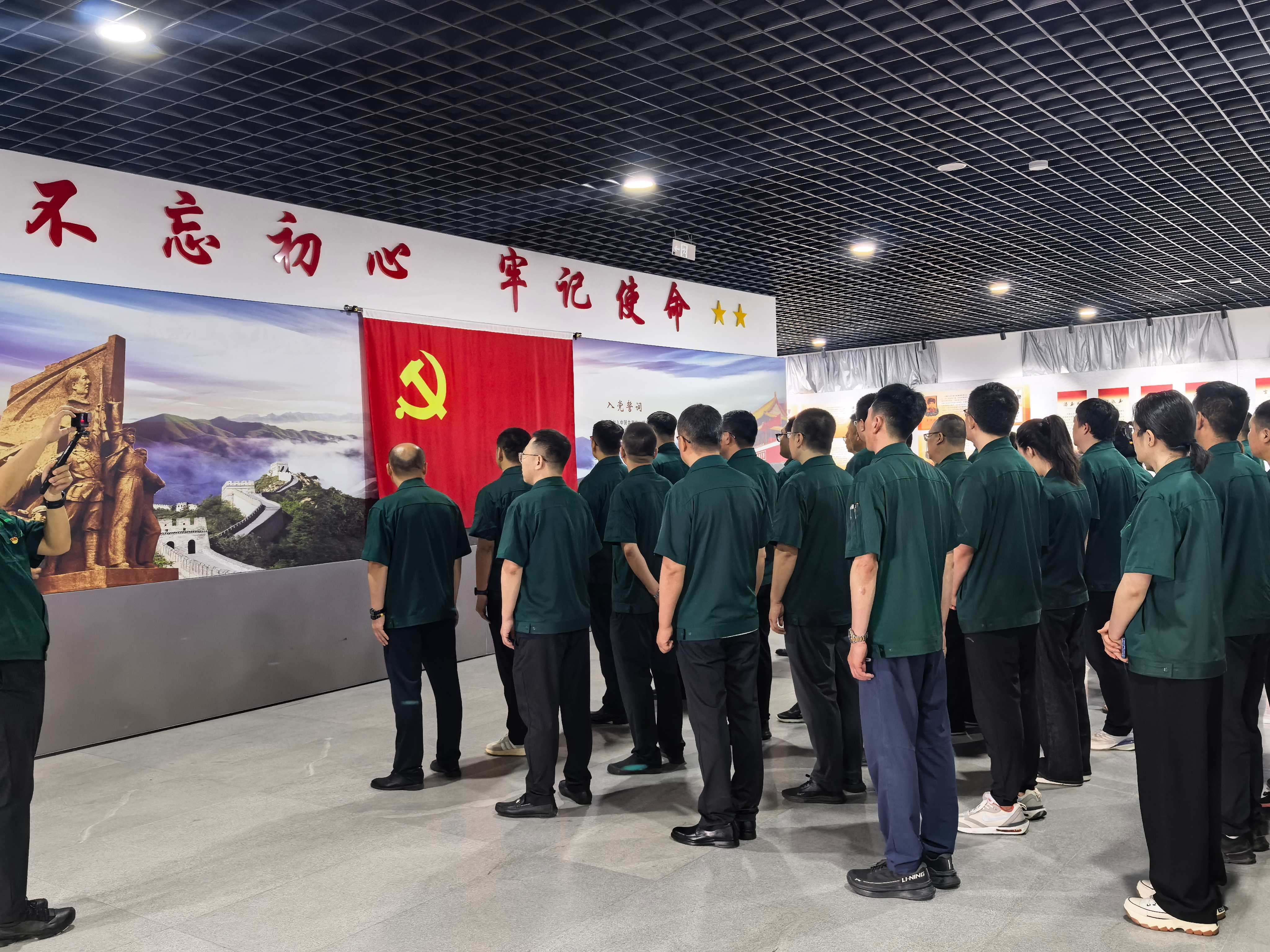 缅先烈忆峥嵘岁月 铭党恩启奋进新程? | 东升国际官网集团党总支迎七一主题党日活动(图6) 缅先烈忆峥嵘岁月 铭党恩启奋进新程? | 东升国际官网集团党总支迎七一主题党日活动(图6)